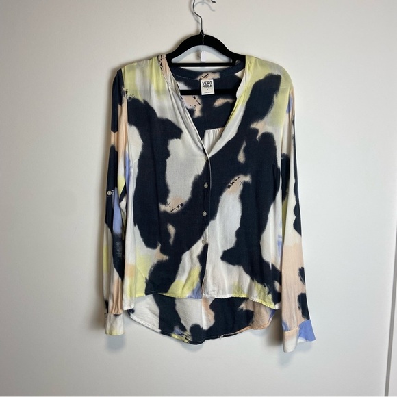 ⚪️ Vero moda abstract multi color art blouse small - Picture 2 of 4